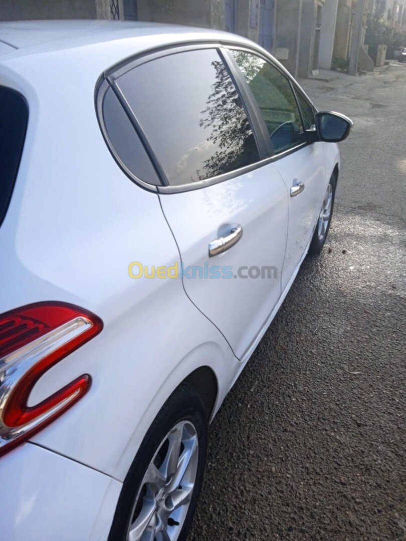 Peugeot 208 2014 Allure