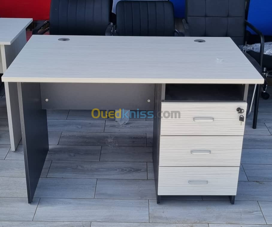 Bureau avec caisson 