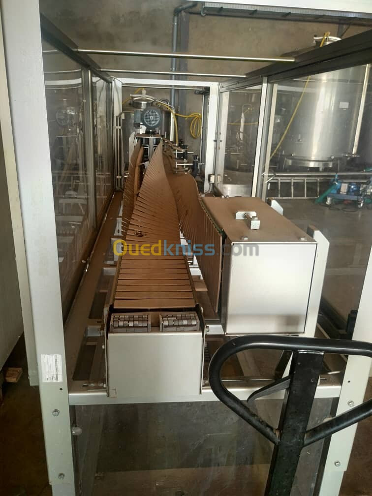 ARPAC s BOX INVERTING CONVEYOR