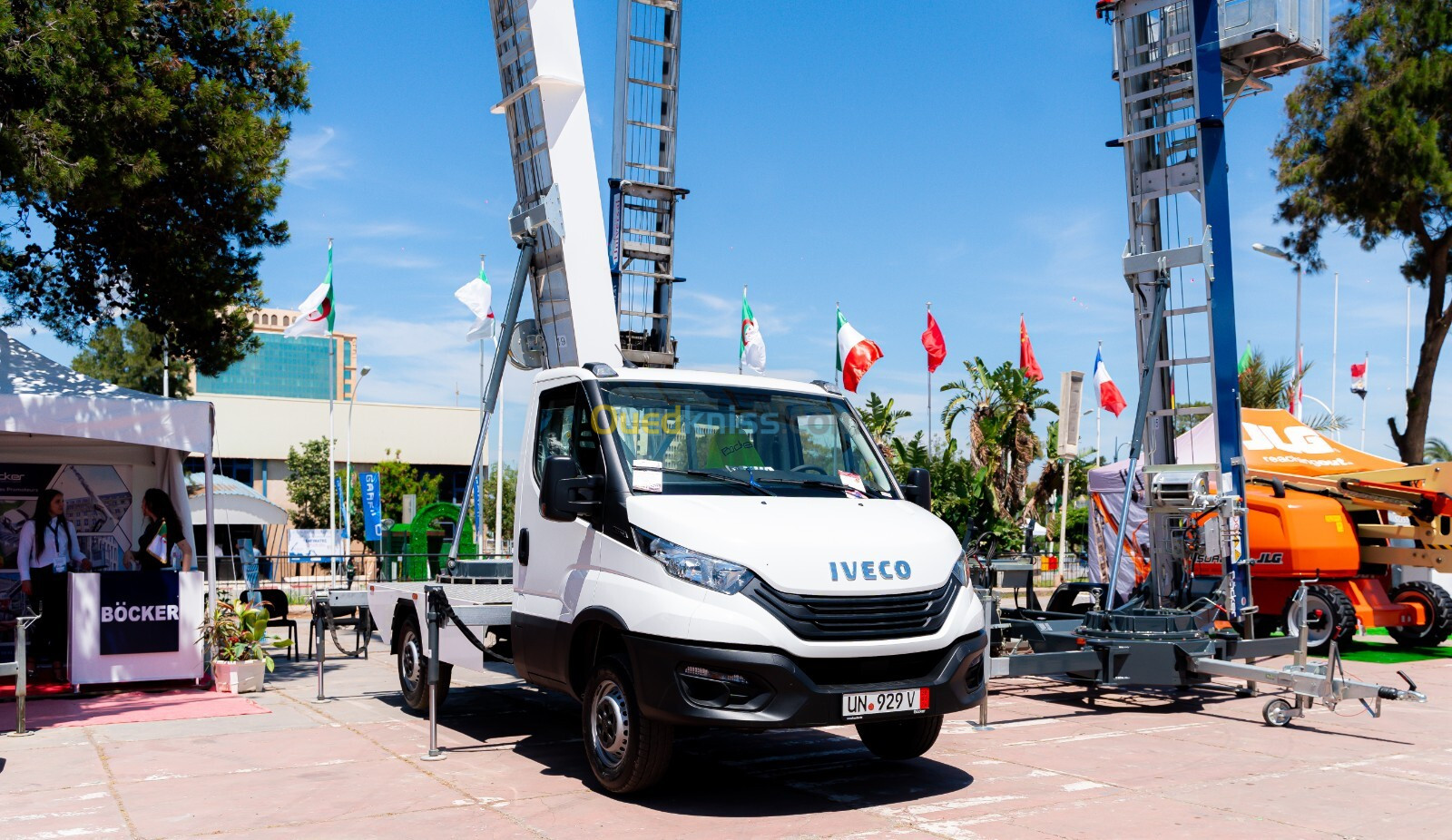 AGILO BOCKER MONTE-MEUBLE SUR CAMION IVECO 