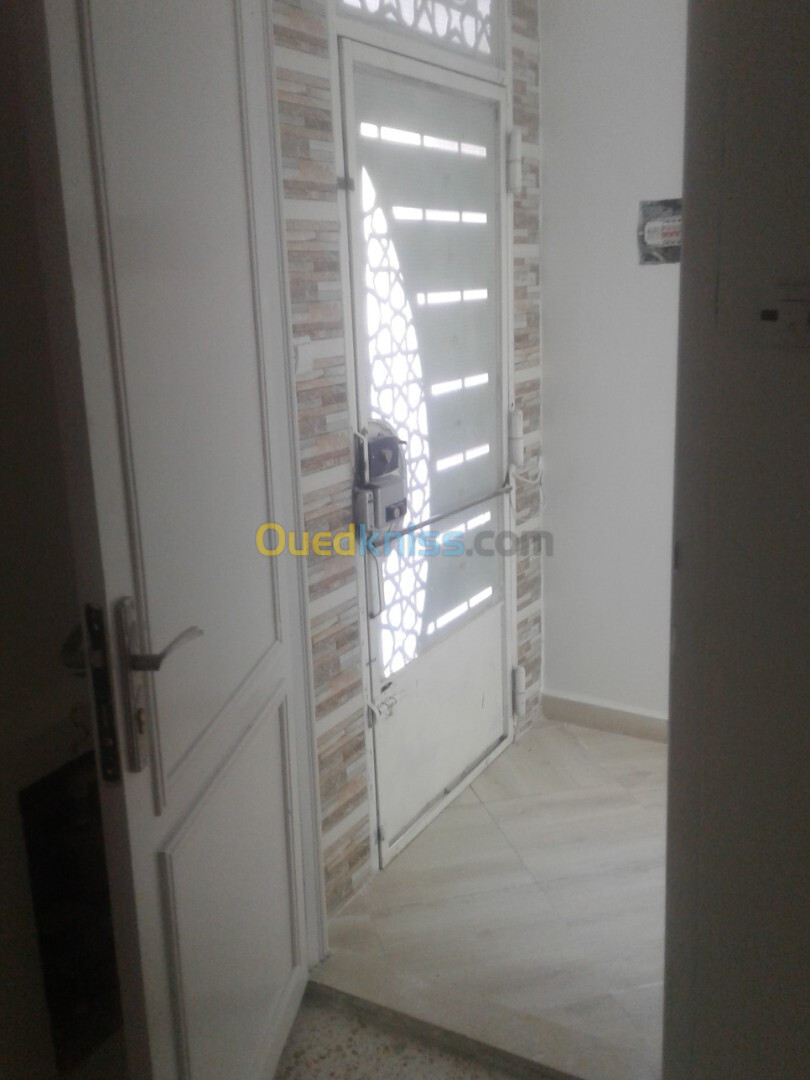 Location Appartement F4 Batna Batna