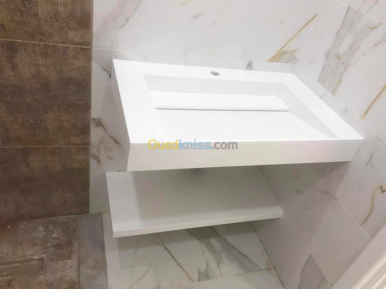 vasque incliné en solid surface CORIAN sur-mesure