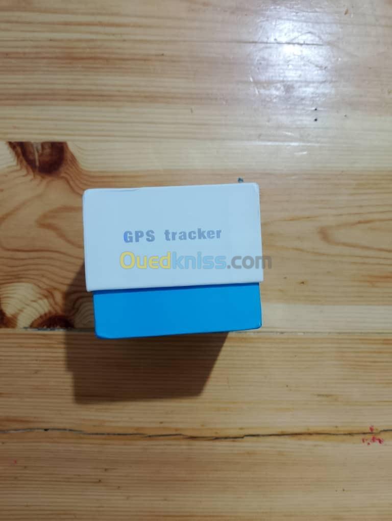  GPS TRACKER