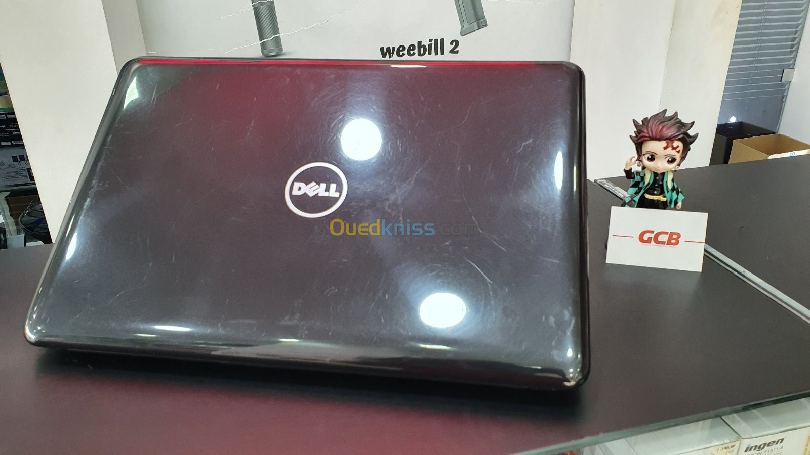 DELL INSPIRON P32E 17 Intel® Core™ i7-7500U 4 Mo de cache, jusqu'à 3,5 GHz 8GB 1TB AMD R7 M440 4GB