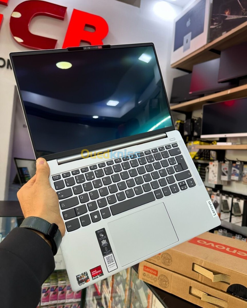 LENOVO ideaPad Slim 5 AMD Ryzen 7 7730U à 4.5 GHz Radeon Vega 8 / 16GB 1TB SSD 14.0 WUXGA OLED 