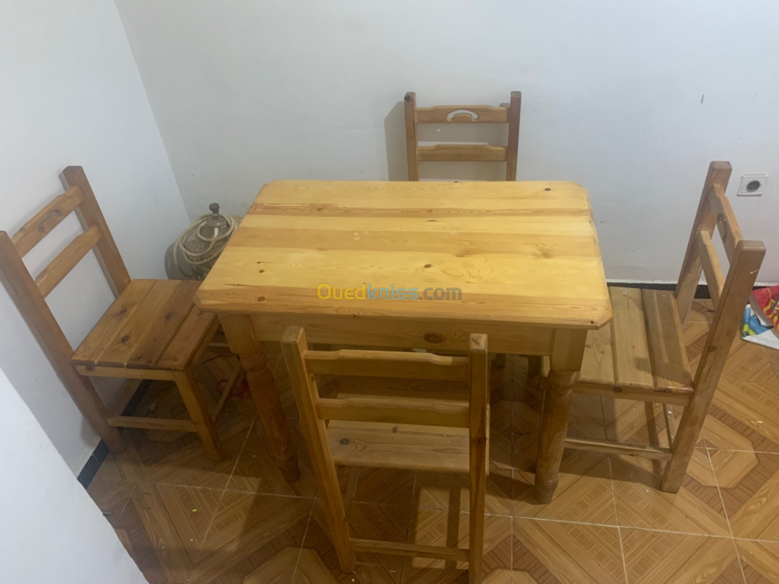 A vendre Table de cuisine & 5 chaises