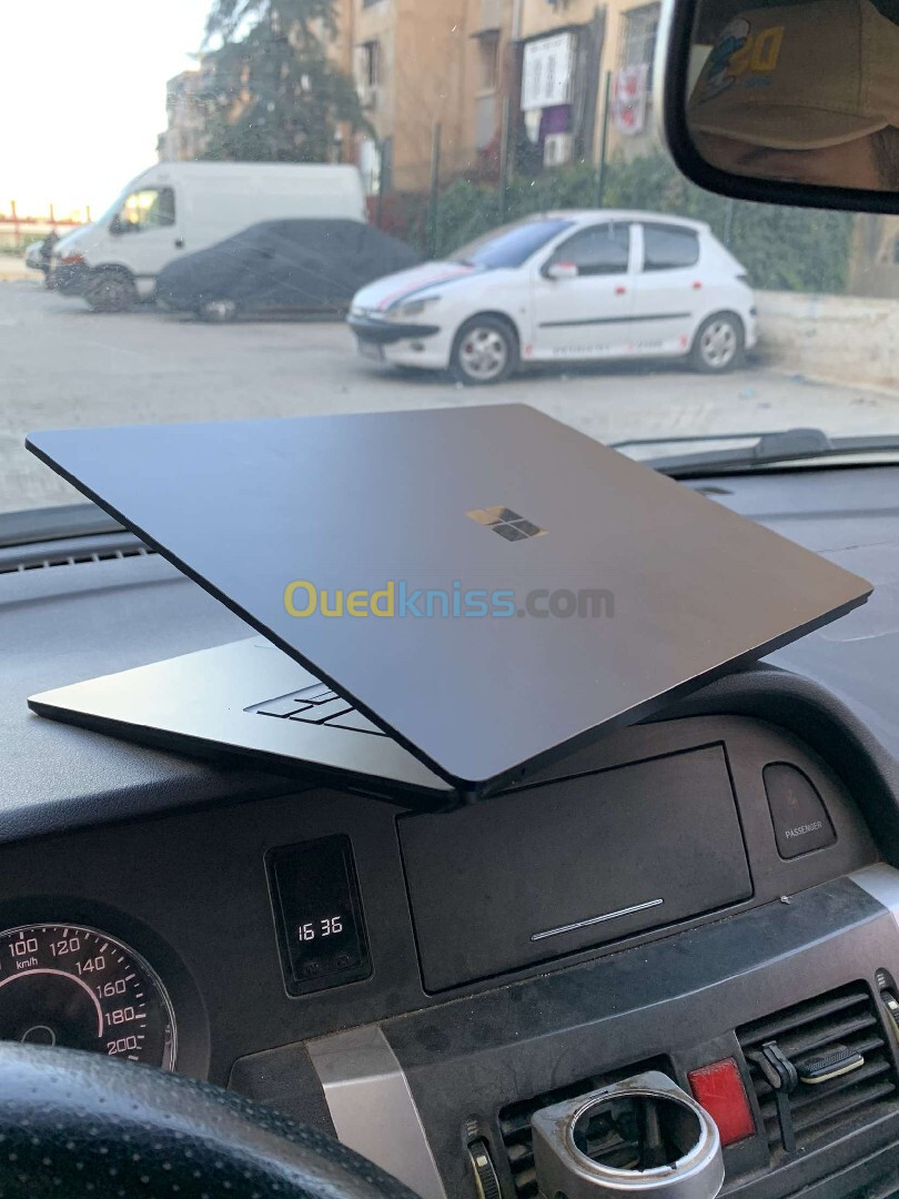 Surface 4 laptop i7 11em 16 GB ram 512 SSD tactile 