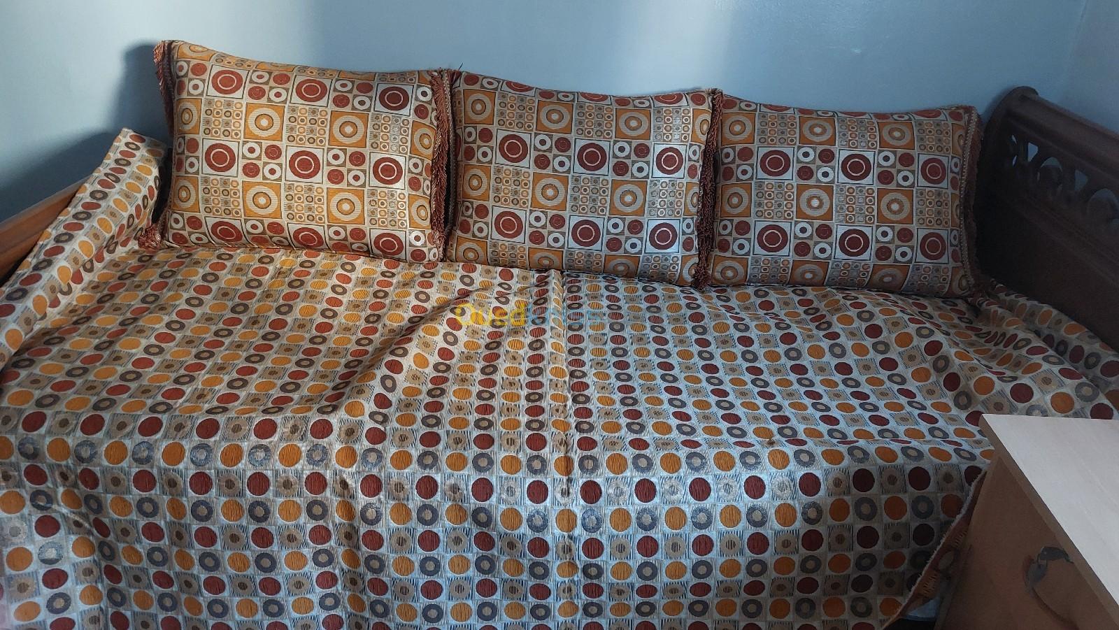 Couvre matelas avec 6 coussins