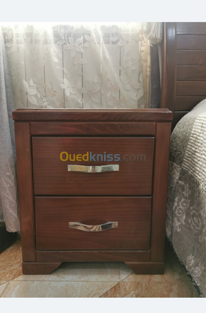 Vente d'un pack armoire + canapé + table de nuit en bois massif. 