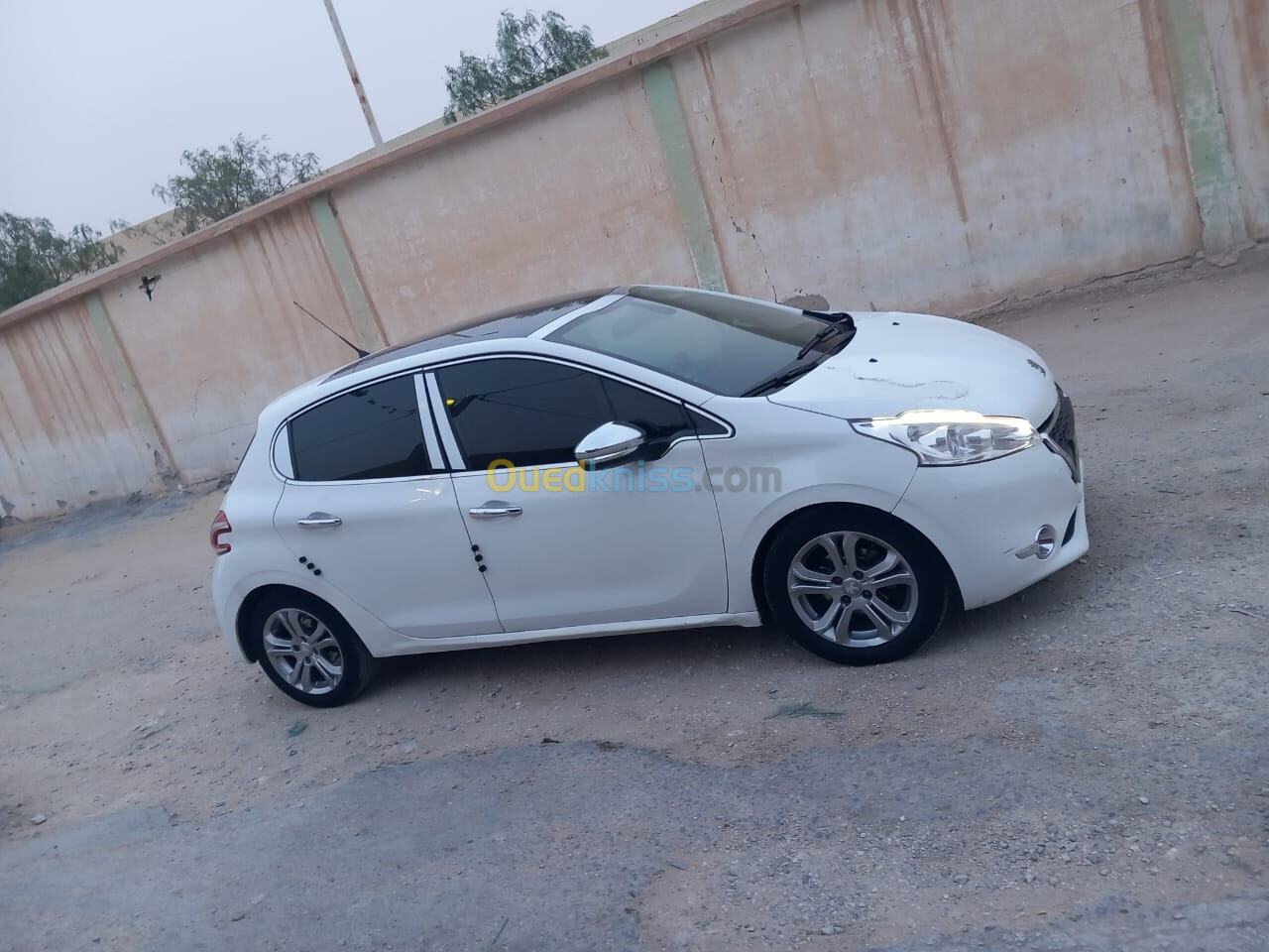 Peugeot 208 2015 