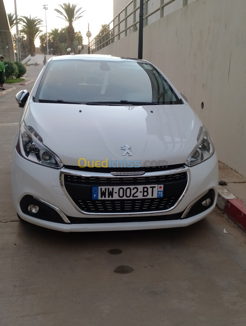 Peugeot 208 2015 Allure Facelift