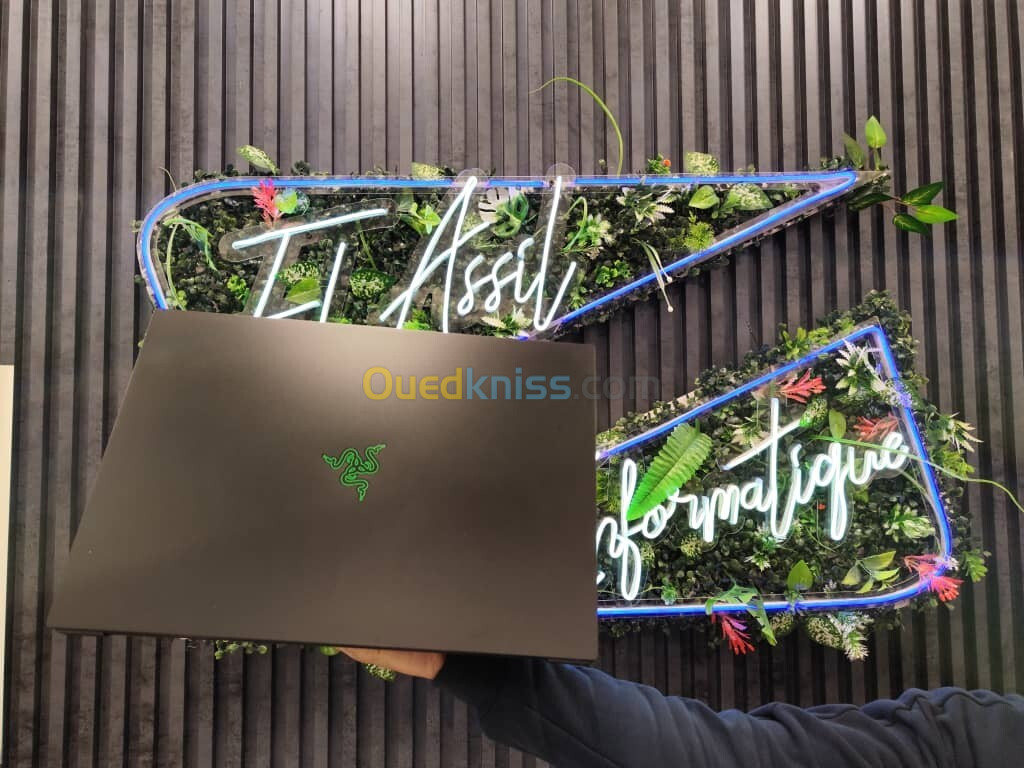 RAZER BLADE 18 RZ09-0484 I9-13950HX 32Go DDR5 2TB NVMe RTX 4090 16Go 18" QHD+ IPS WIN 11