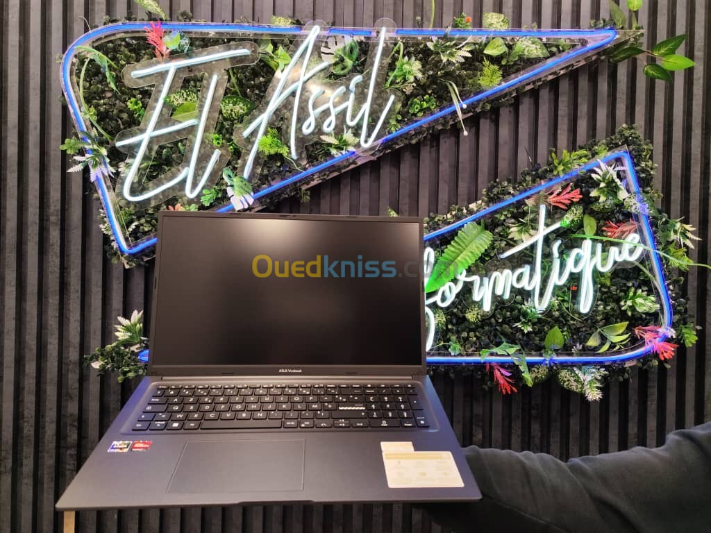 ASUS VIVOBOOK 17X M3704Y RYZEN 5-7430U 16Go 512GB NVMe 17.3" FHD IPS WIN 11 + POCHETTE ORIGINAL ASUS