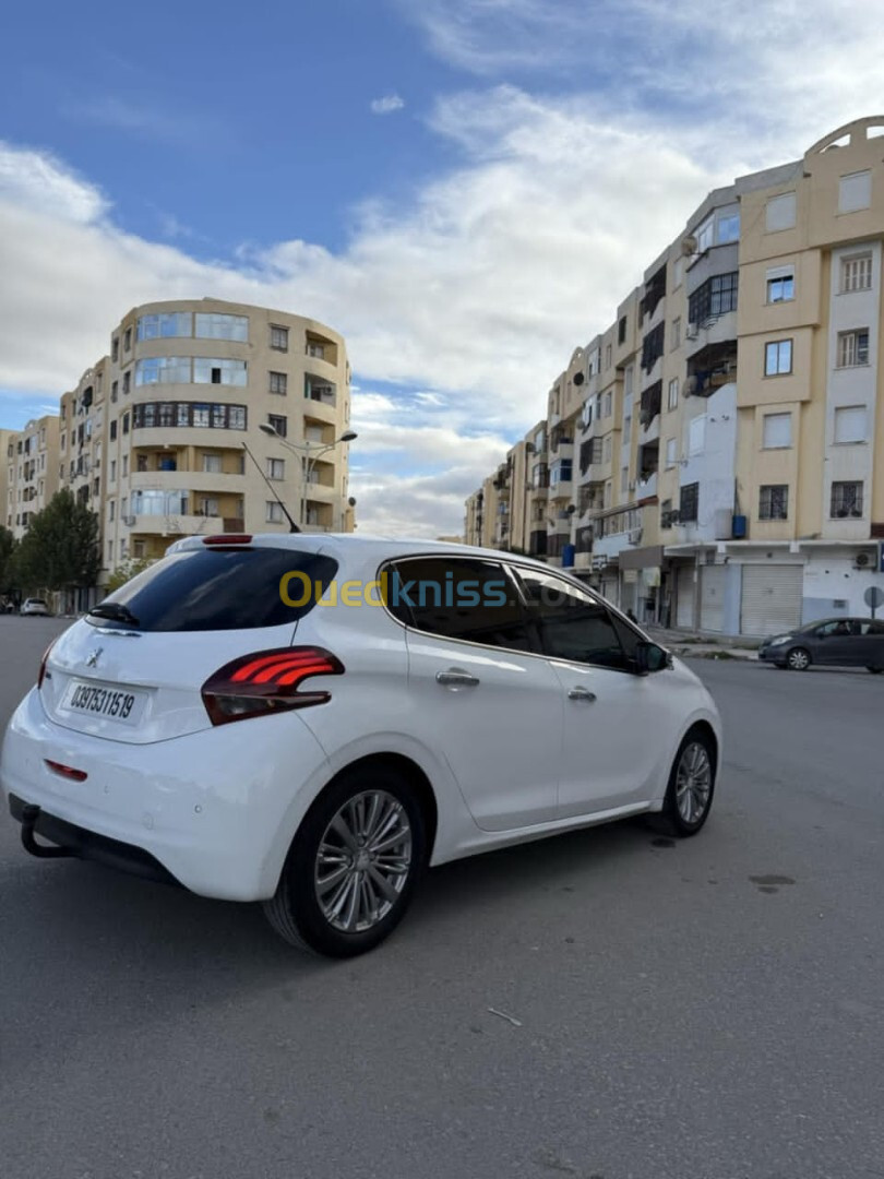 Peugeot 208 2015 Allure Facelift