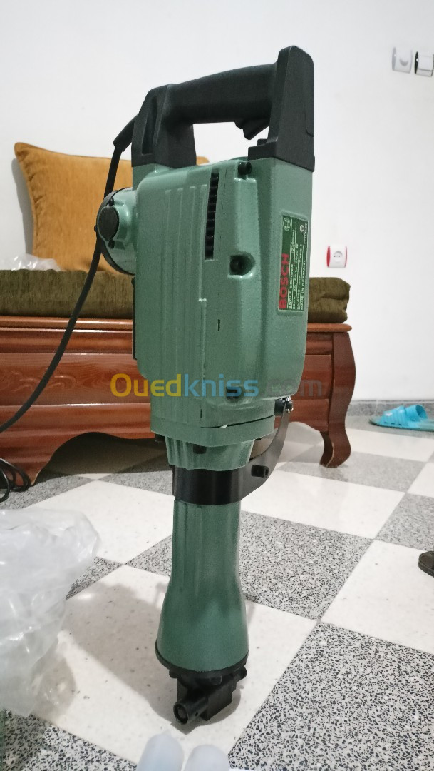 MARTEAU PIQUEUR  Bosch 3600 W