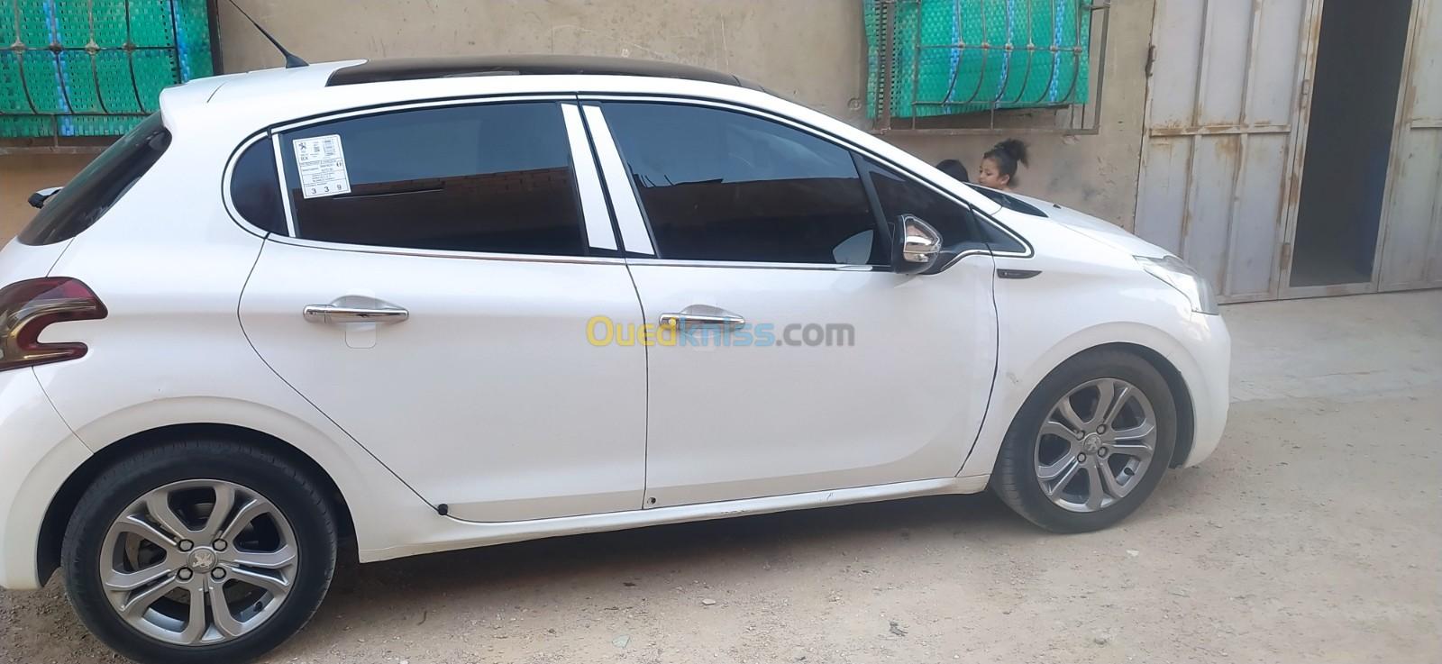 Peugeot 208 2015 Access Facelift