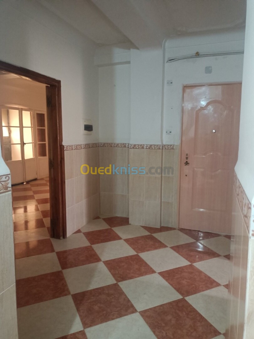 Location Appartement F4 Alger Draria