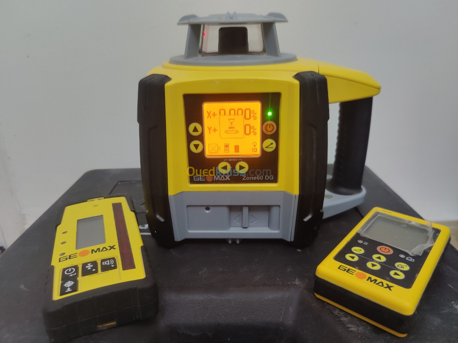 Niveau laser rotatif GEOMAX HV