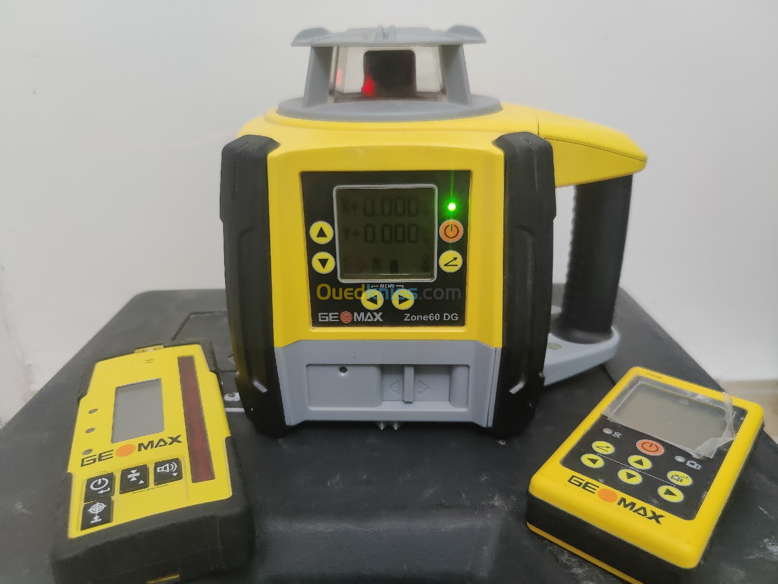 Niveau laser rotatif GEOMAX HV