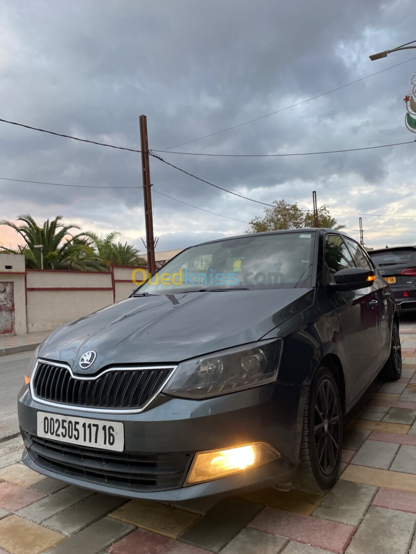 Skoda Fabia 2017 Style (avec toit panoramique)