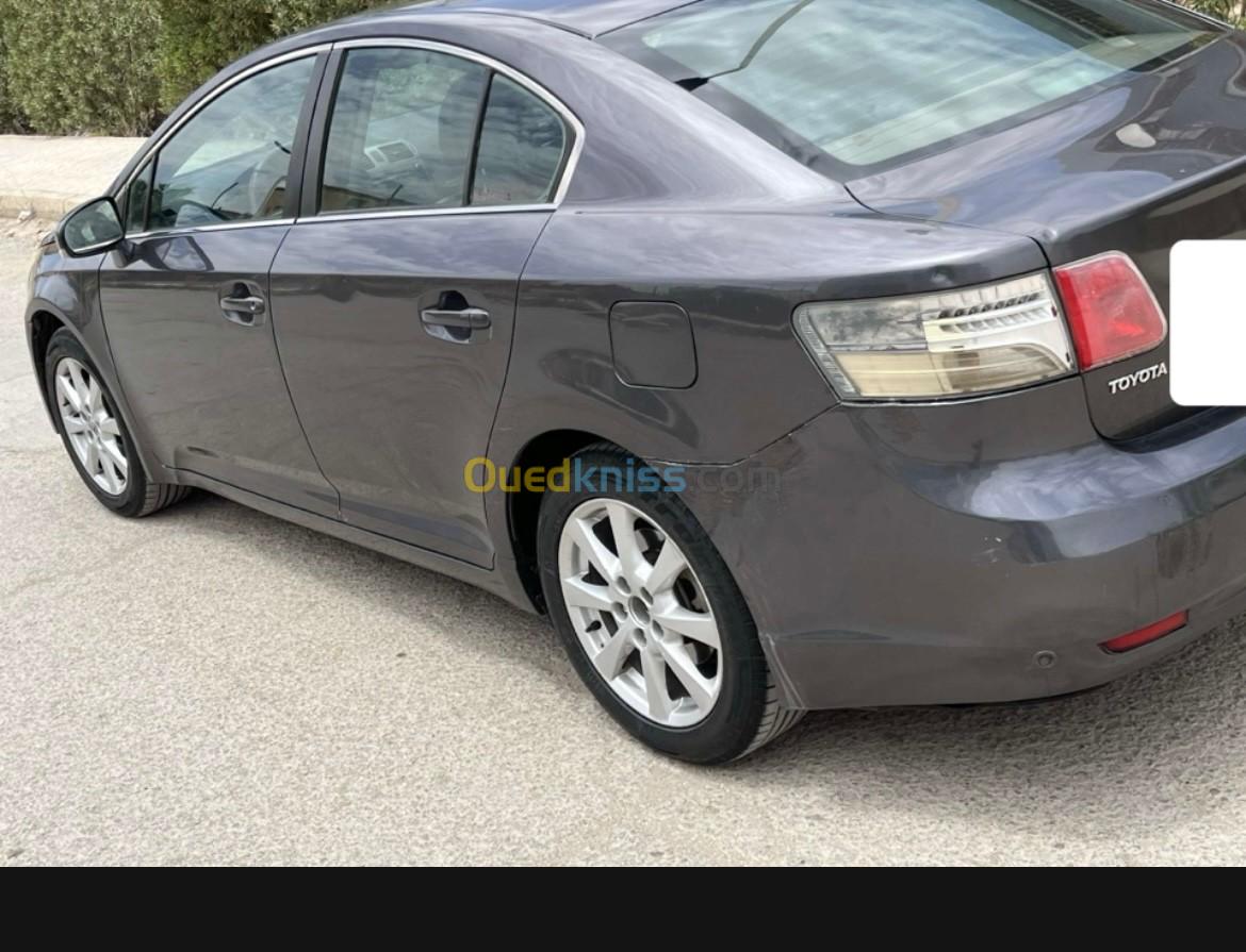 Toyota Avensis 2012 