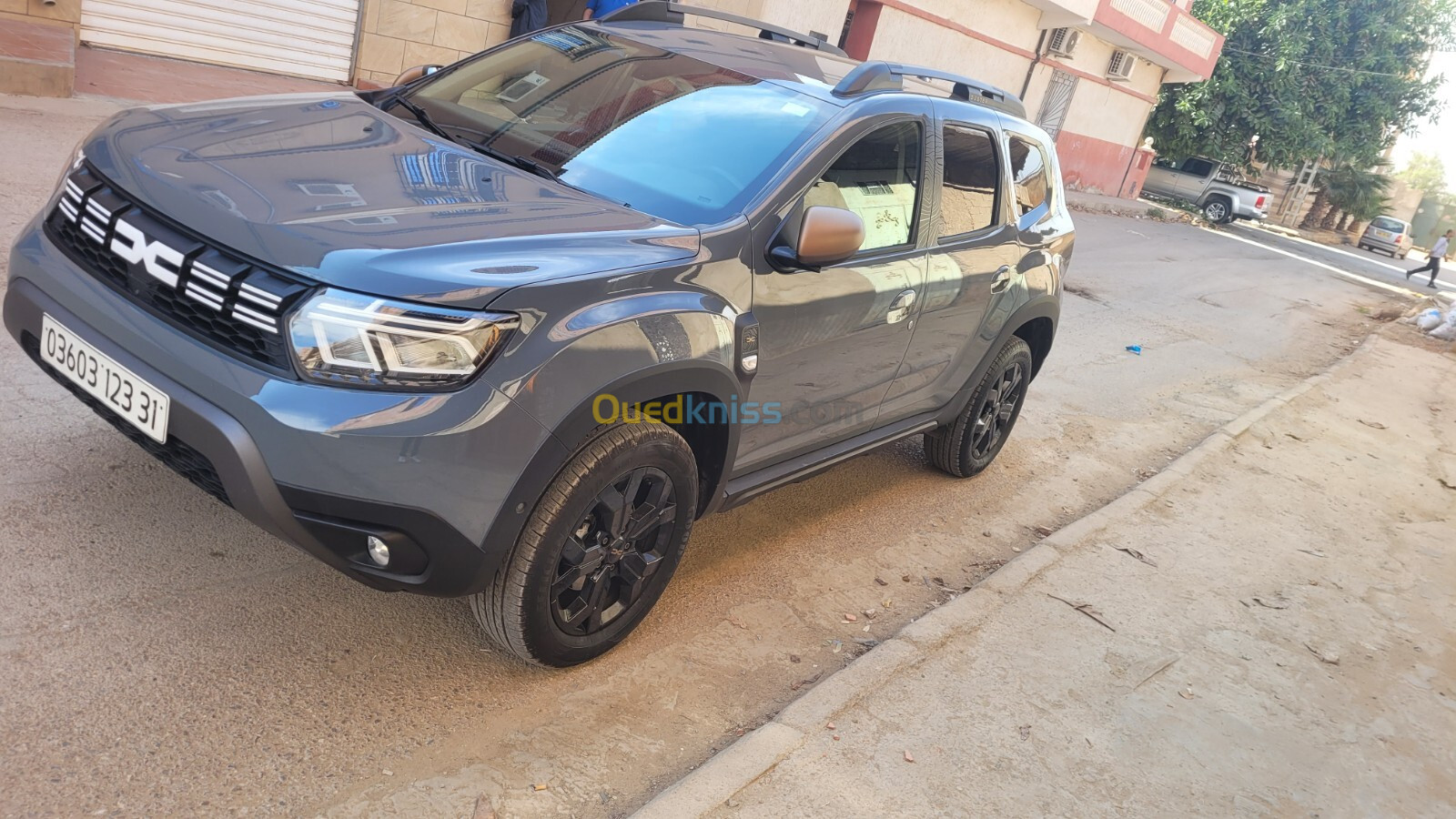 Dacia Duster 2023 Gold chanel