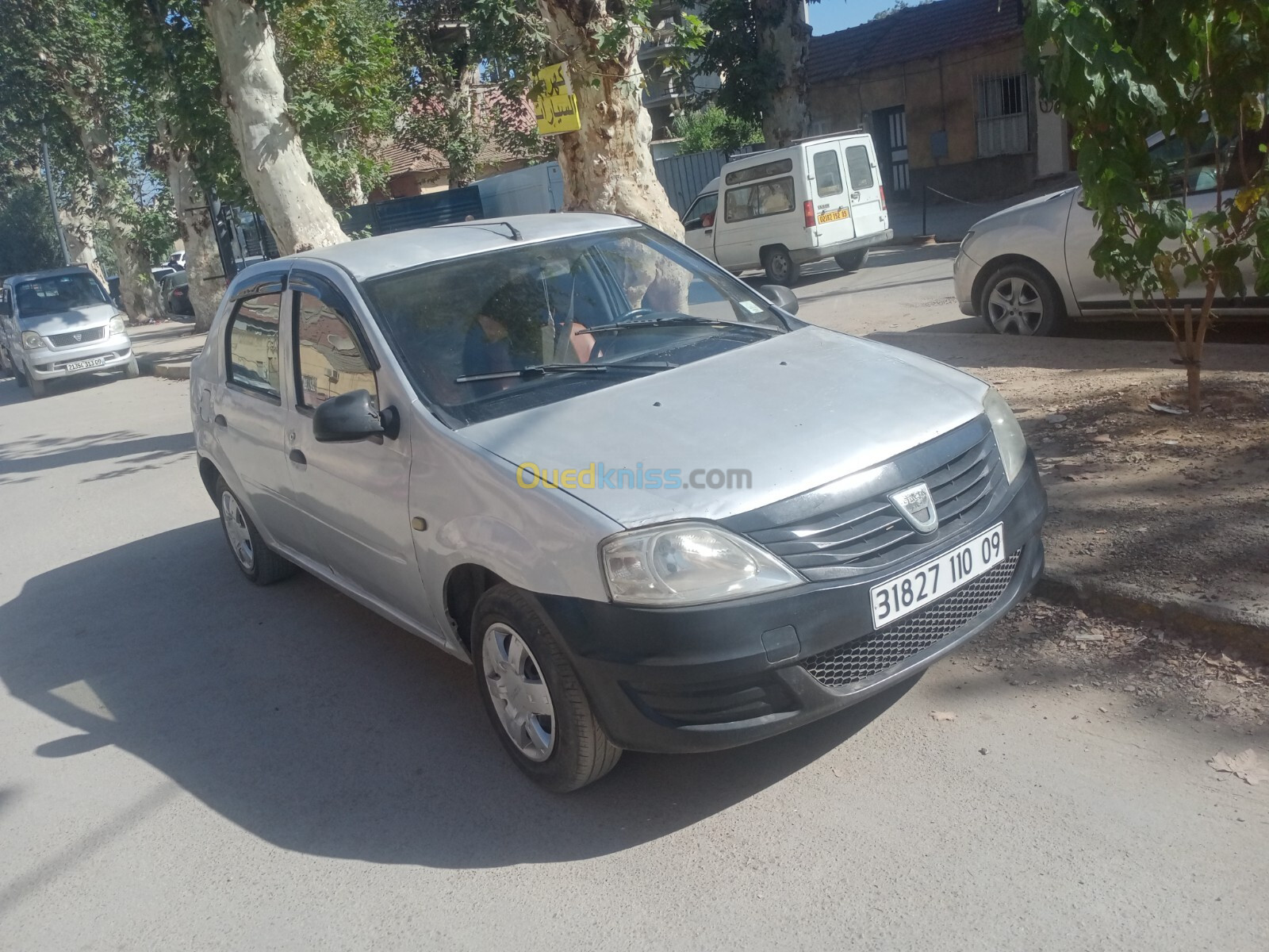 Dacia Logan 2010 لباز