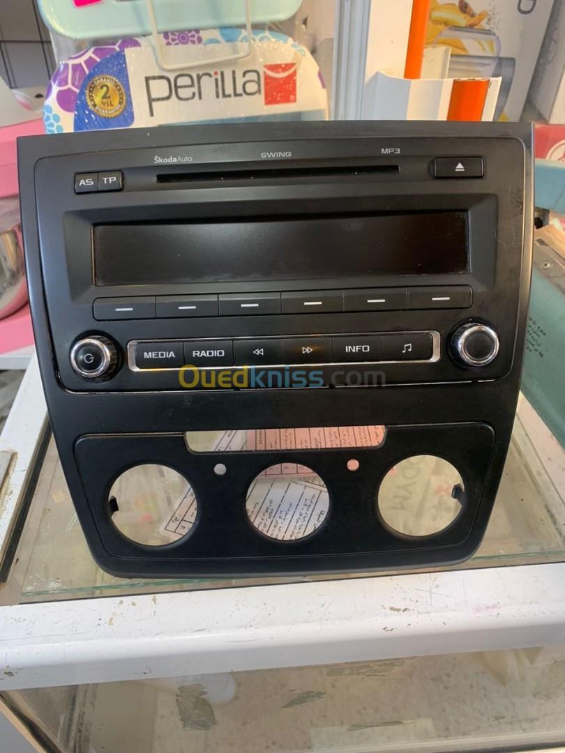 RADIO CD MP3  SKODA OCTAVIA ET SKODA YETI  + LED RETROVISSEUR  MERCEDES BENZ AVANT