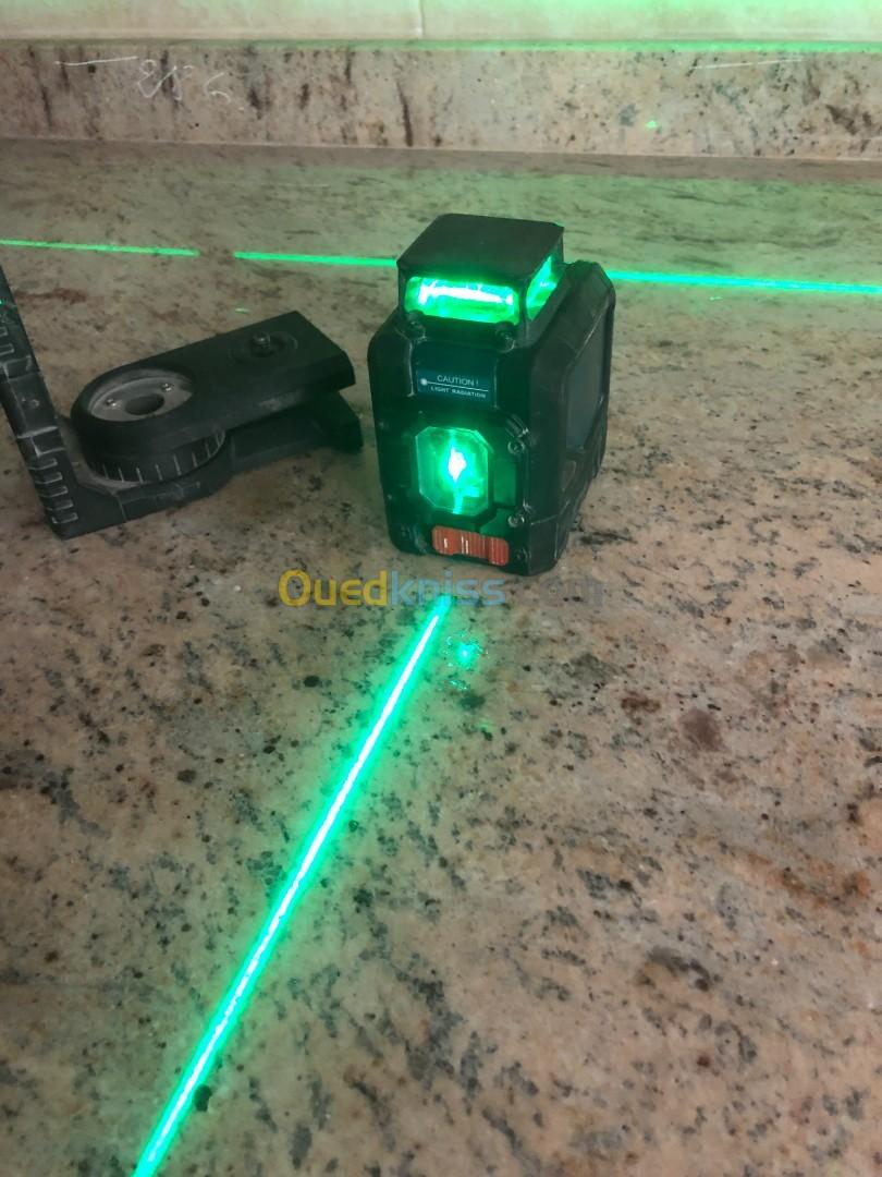 Je mets en vente un niveau laser HONESTPRO 5 ligne et Un banjou DELKO  