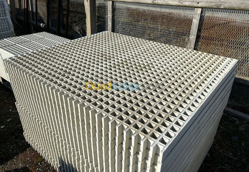 Caillebotis en PRV maille 30x30 hauteur 30, dim: 1000x2000 / PRV Grating 30x30 mesh height 30