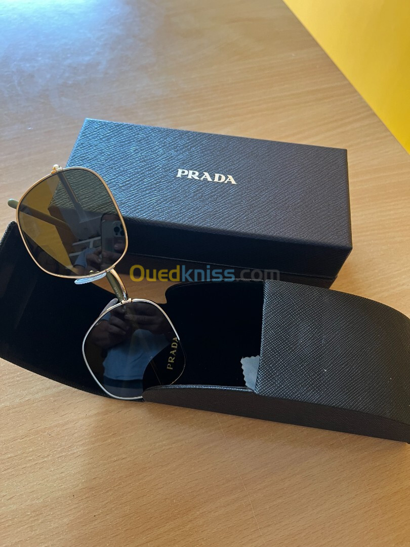 LUNETTES DE MARQUE PRADA 