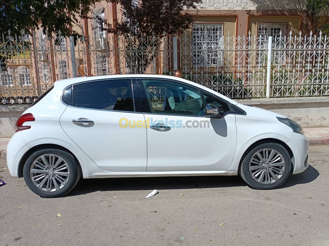 Peugeot 208 2015 Allure