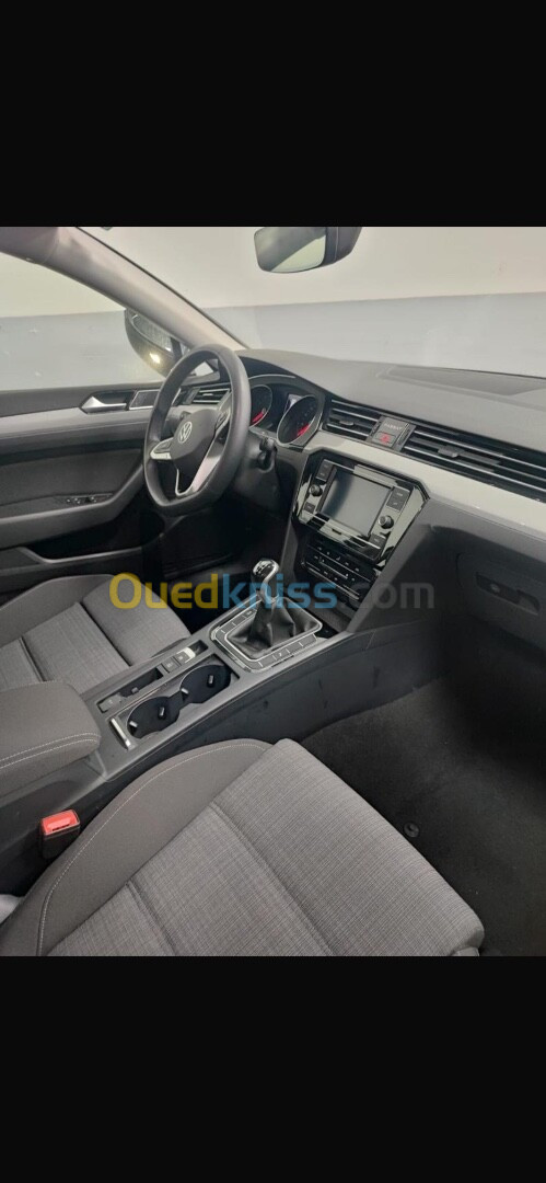 Volkswagen Passat 2023 Confortline