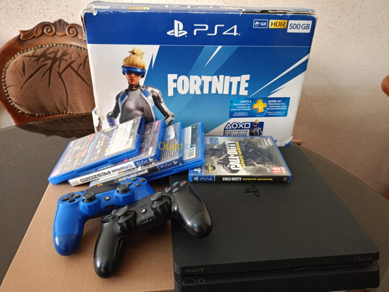 Ps4 Slim+ 2 manettes+ jeux