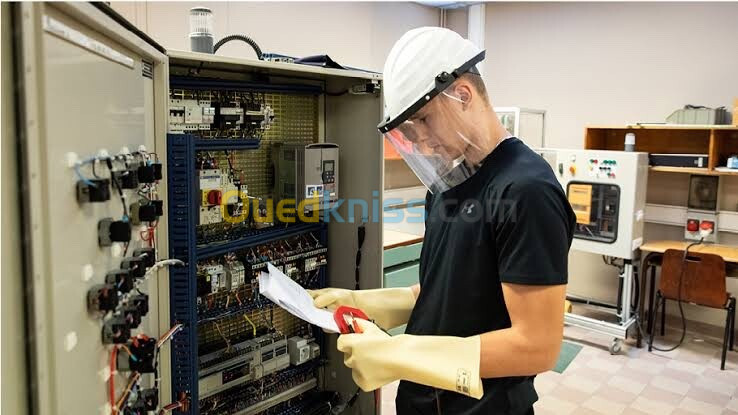 Technicien supérieur en électrotechnique 