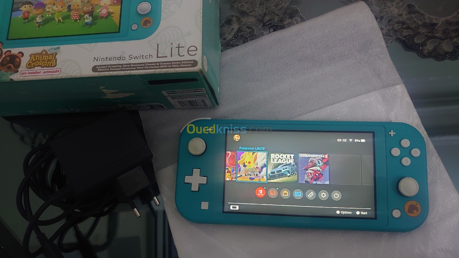 Nintendo switch lite animal crossing edition 