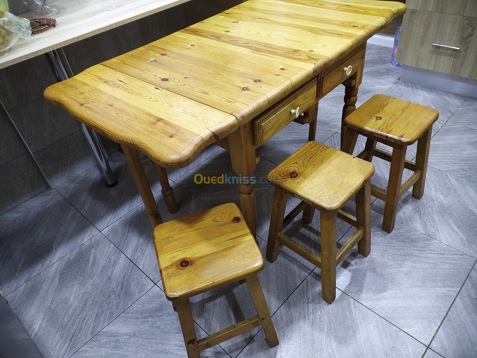 Table de cuisine - tabouret - sommier