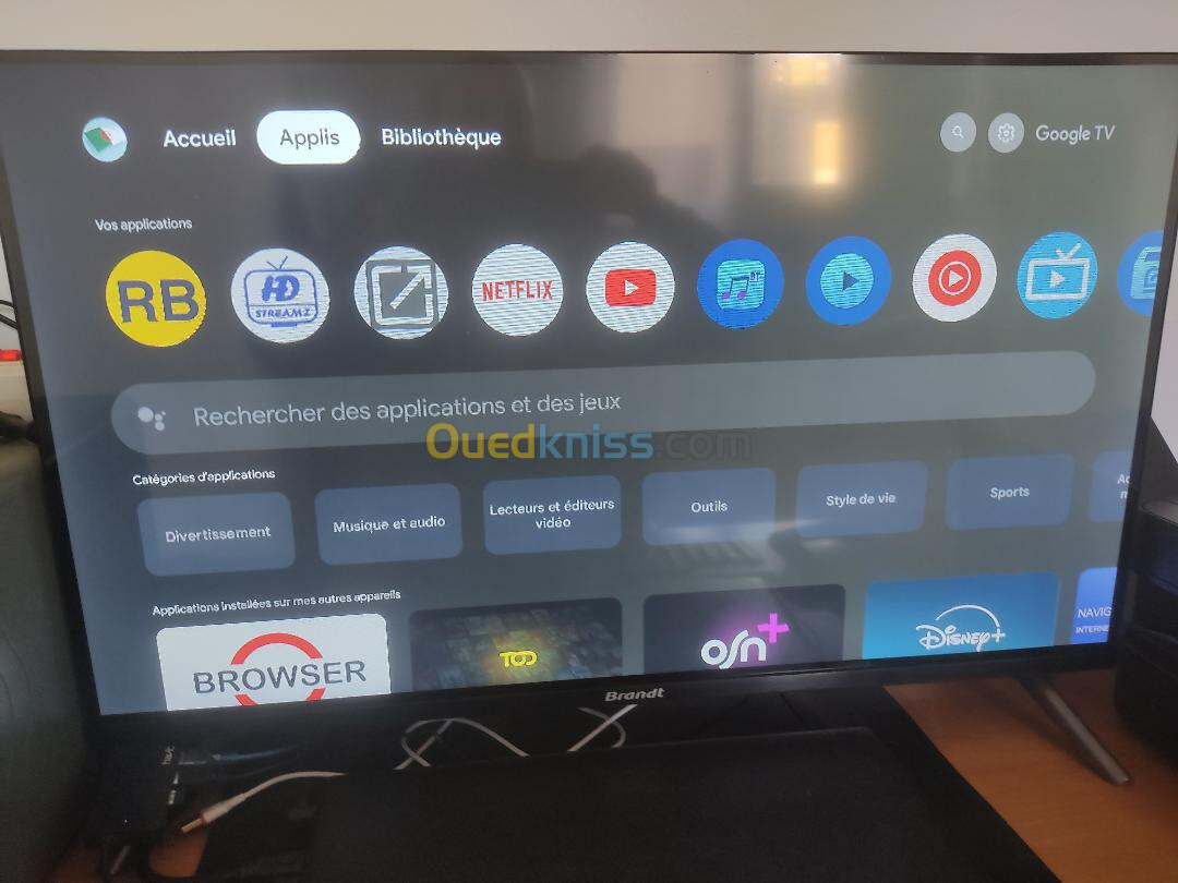 Google TV Brandt Smart TV 32 '' TNT Quasi Neuf avce Support mural