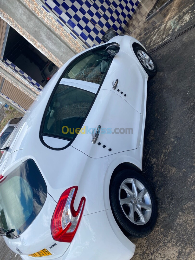 Peugeot 208 2015 208