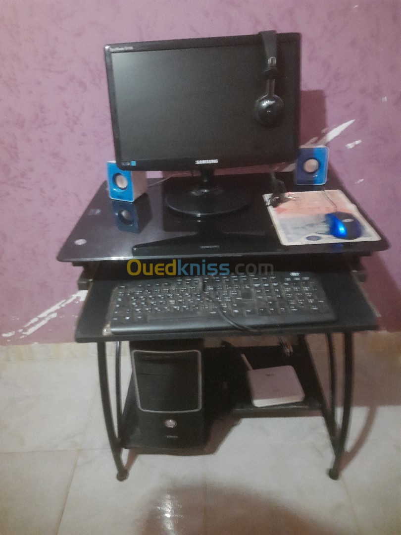 Pc de bureau + table+ baphs