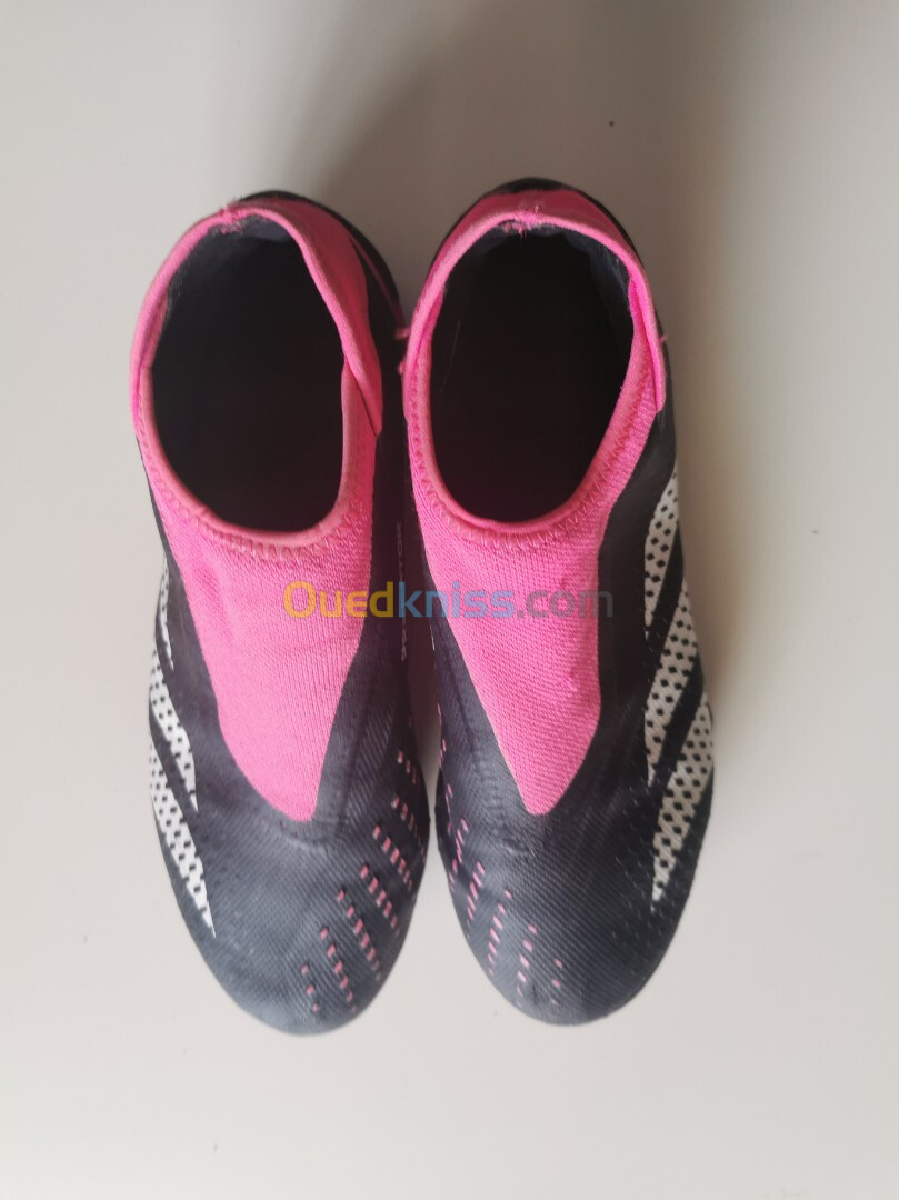 CRAMPONS ADIDAS PREDATOR EN TAILLE 41