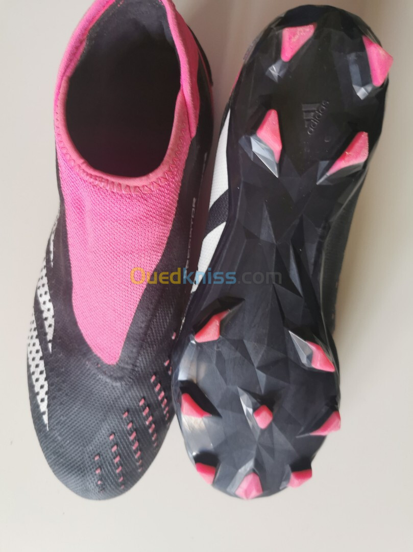 CRAMPONS ADIDAS PREDATOR EN TAILLE 41