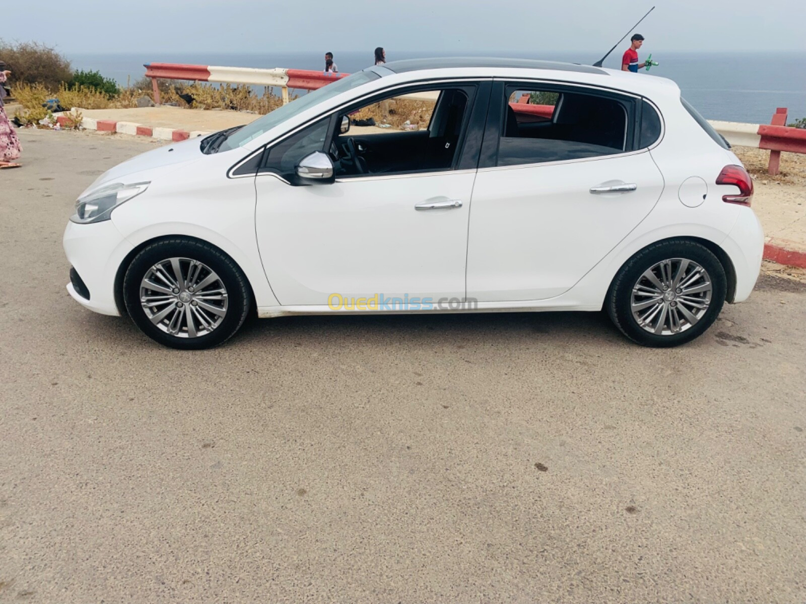 Peugeot 208 2015 Access Facelift