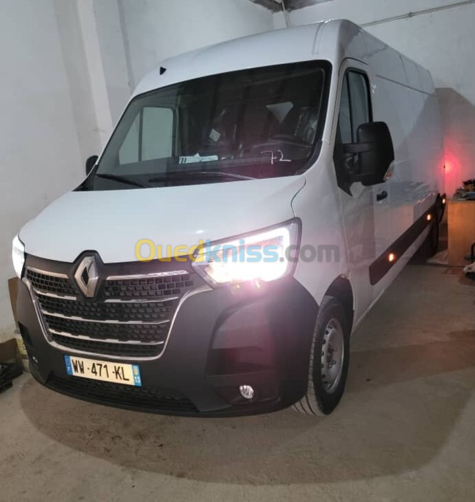 Renault Master 2024 3 panneaux