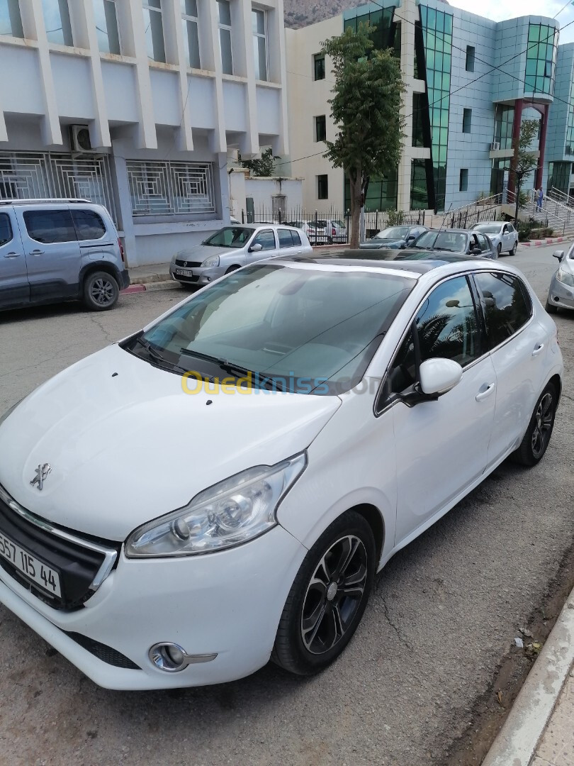 Peugeot 208 2015 Allure