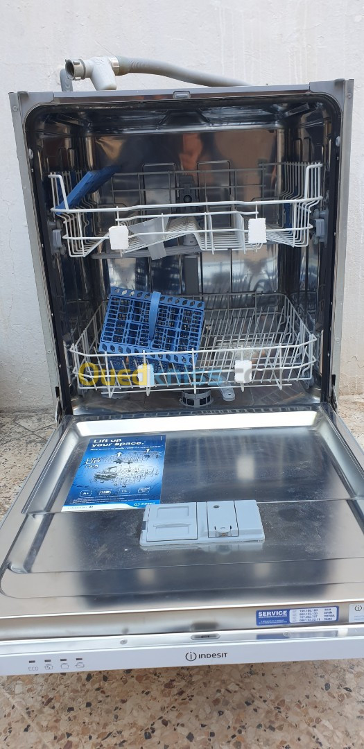 lave vaisselle encastrable de indesit (italienne) 11L  