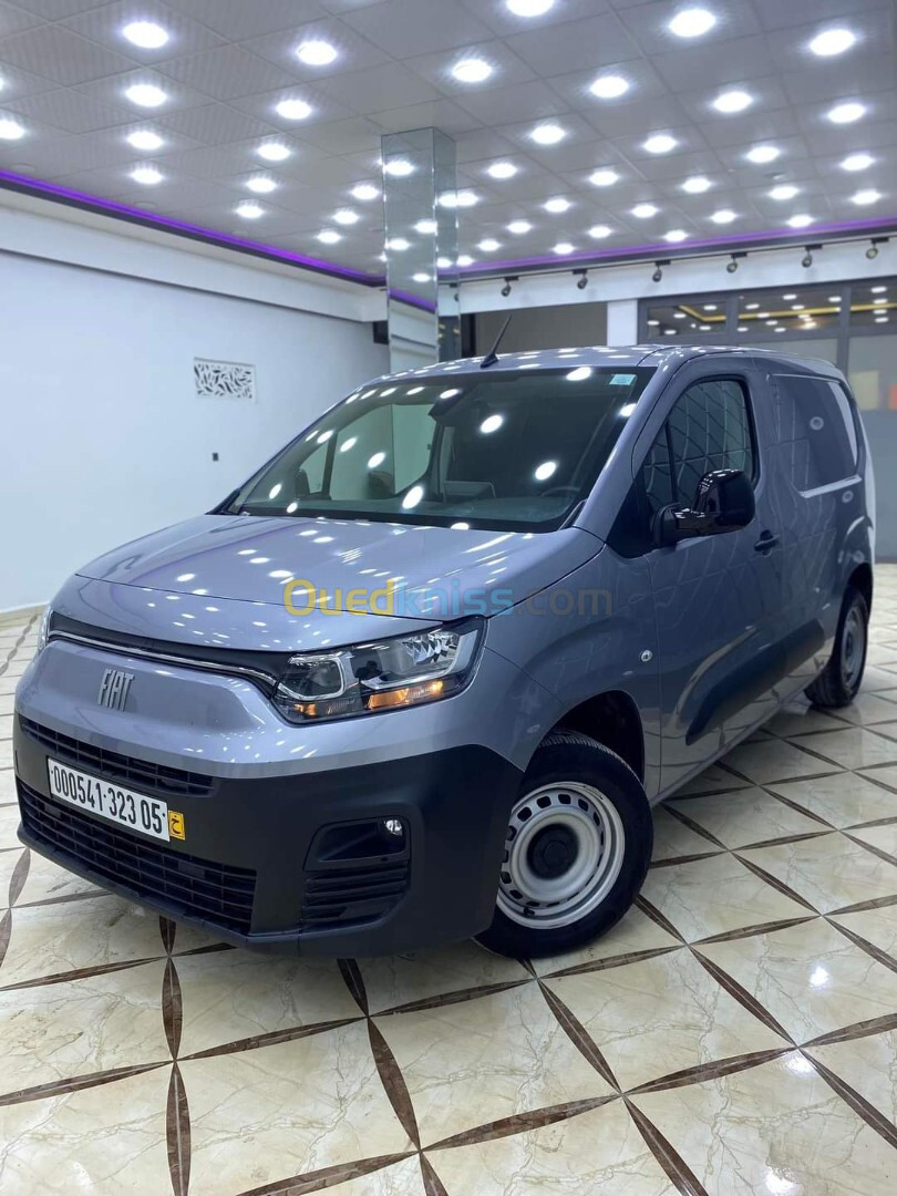 Fiat Doblo 2023 3 places