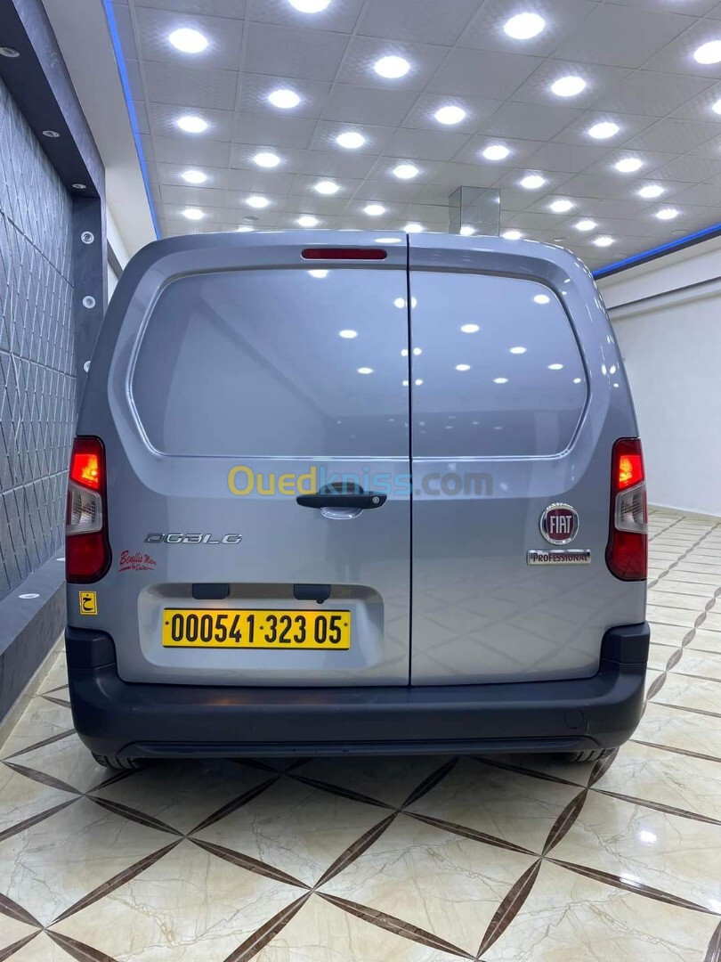 Fiat Doblo 2023 3 places