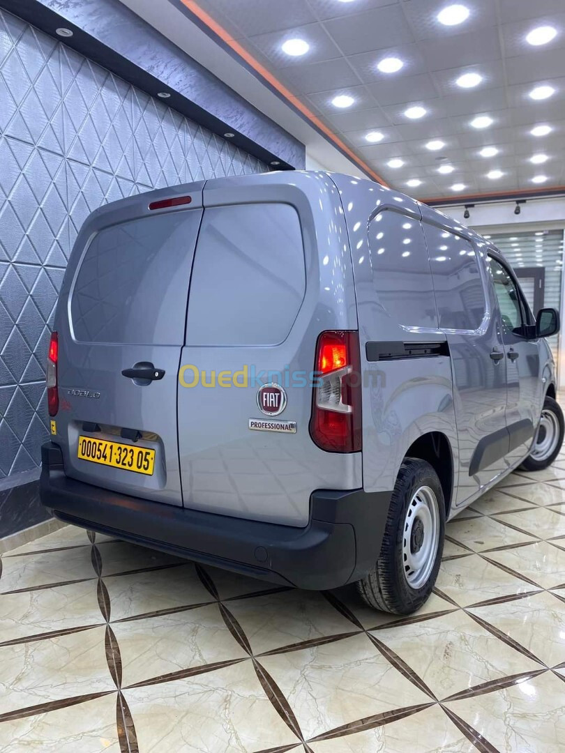 Fiat Doblo 2023 3 places