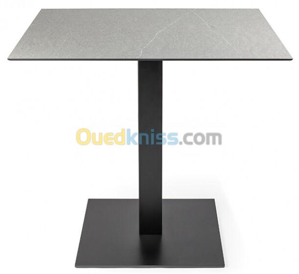 Tables en HPL avec une finition en béton ciré (Dimensions 70x70 cm)